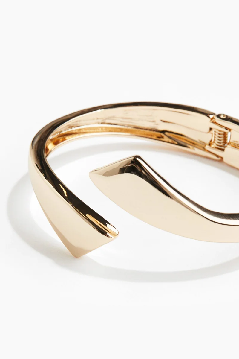 اتش اند ام إسوارة